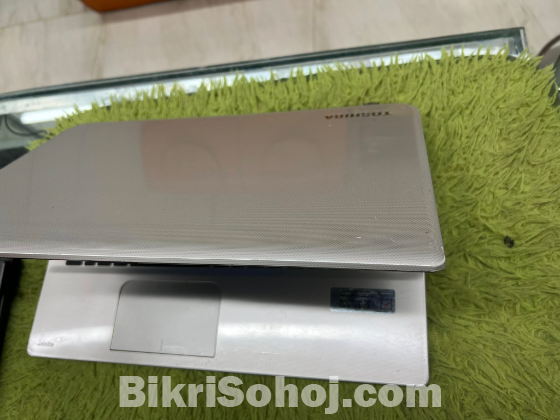 Toshiba , Core i5 ,128GB SSD, 4gb-Ram, 5th Gen, 15.6
